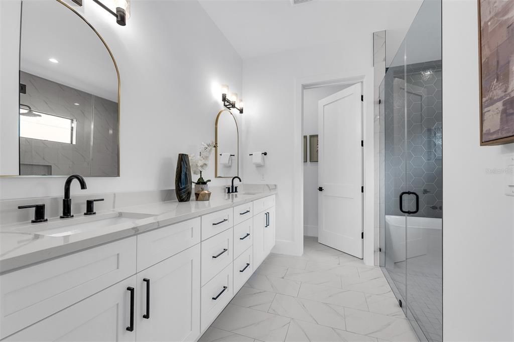 En Venta: $1,249,900 (4 camas, 3 baños, 2984 Pies cuadrados)