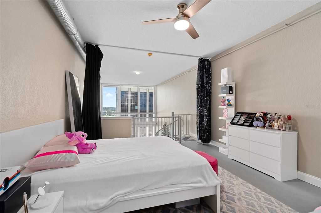 For Sale: $395,000 (1 beds, 1 baths, 1051 Square Feet)