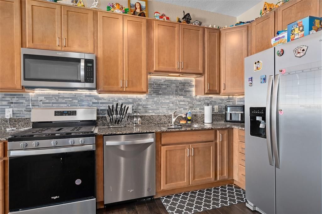 For Sale: $395,000 (1 beds, 1 baths, 1051 Square Feet)