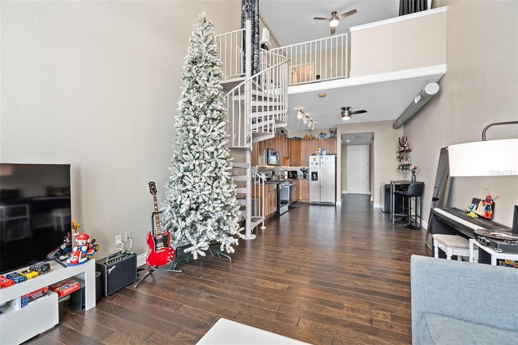 For Sale: $395,000 (1 beds, 1 baths, 1051 Square Feet)