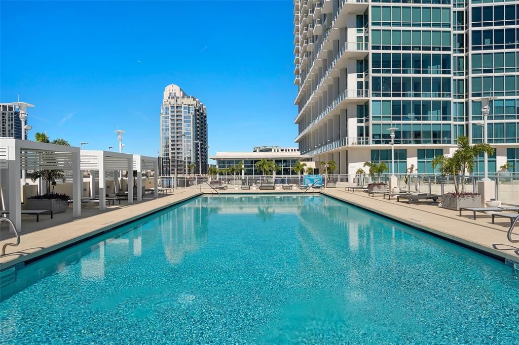 For Sale: $395,000 (1 beds, 1 baths, 1051 Square Feet)