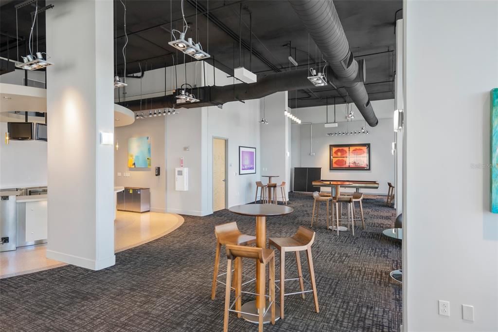 For Sale: $395,000 (1 beds, 1 baths, 1051 Square Feet)