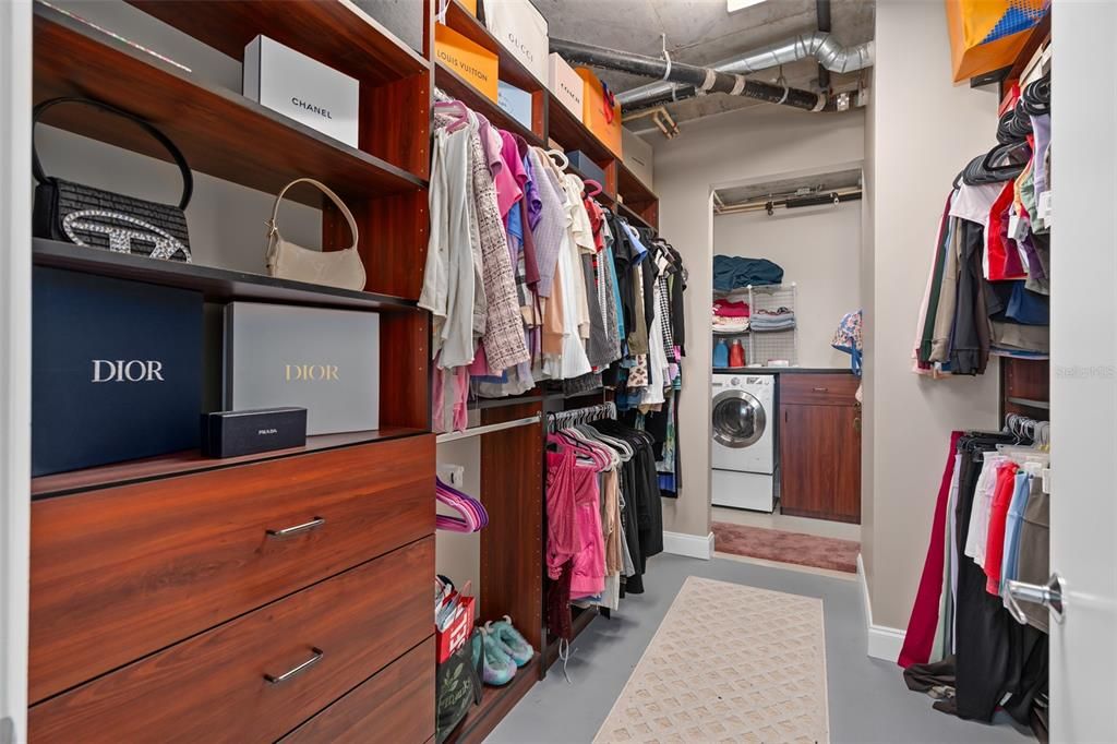 For Sale: $395,000 (1 beds, 1 baths, 1051 Square Feet)