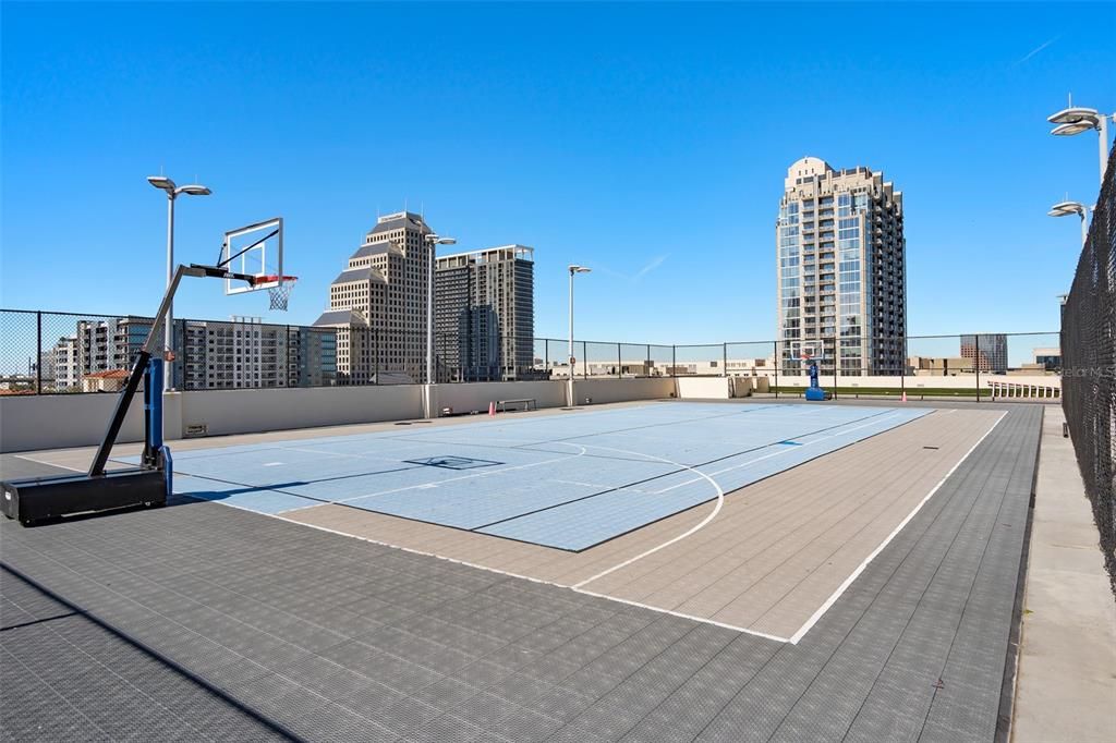 For Sale: $395,000 (1 beds, 1 baths, 1051 Square Feet)