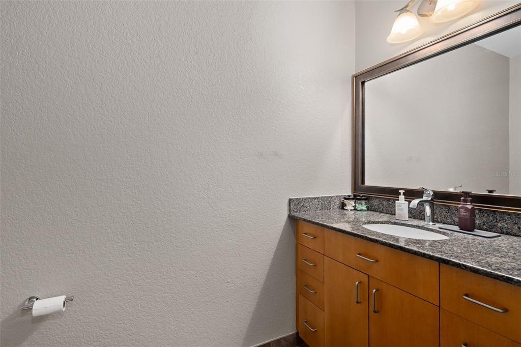 For Sale: $395,000 (1 beds, 1 baths, 1051 Square Feet)