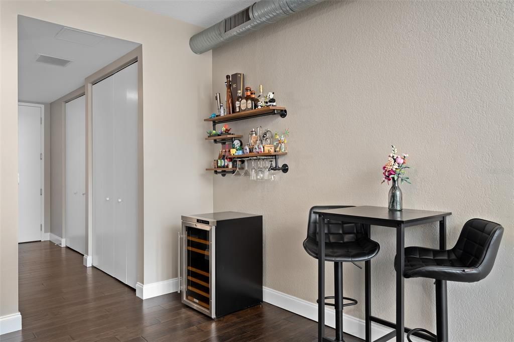 For Sale: $395,000 (1 beds, 1 baths, 1051 Square Feet)