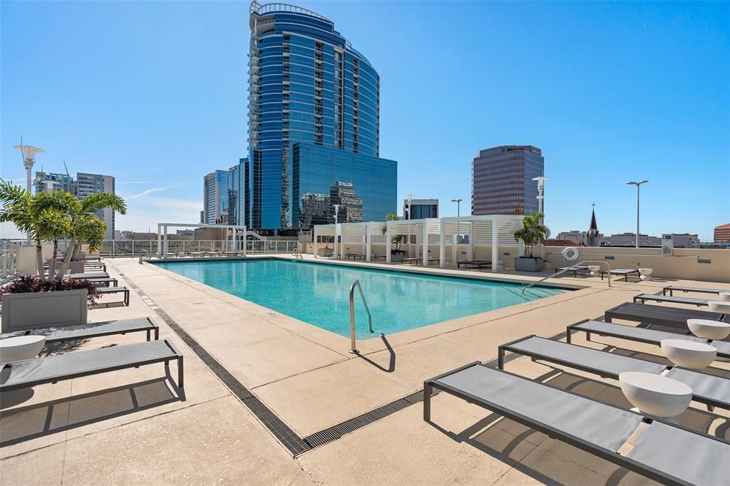 For Sale: $395,000 (1 beds, 1 baths, 1051 Square Feet)