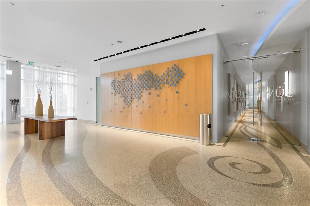 For Sale: $395,000 (1 beds, 1 baths, 1051 Square Feet)