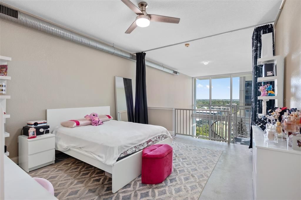 For Sale: $395,000 (1 beds, 1 baths, 1051 Square Feet)