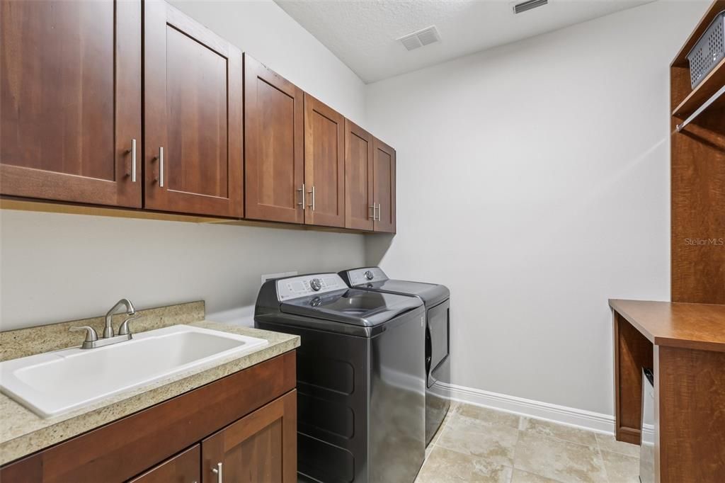 待售: $1,525,000 (5 贝兹, 5 浴室, 5300 平方英尺)