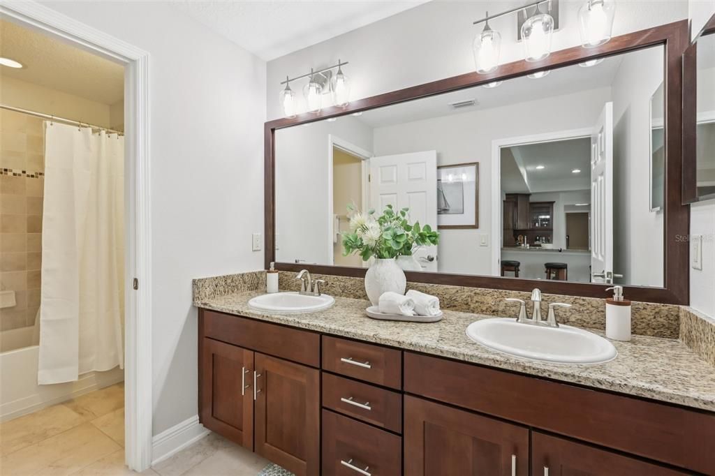 待售: $1,525,000 (5 贝兹, 5 浴室, 5300 平方英尺)