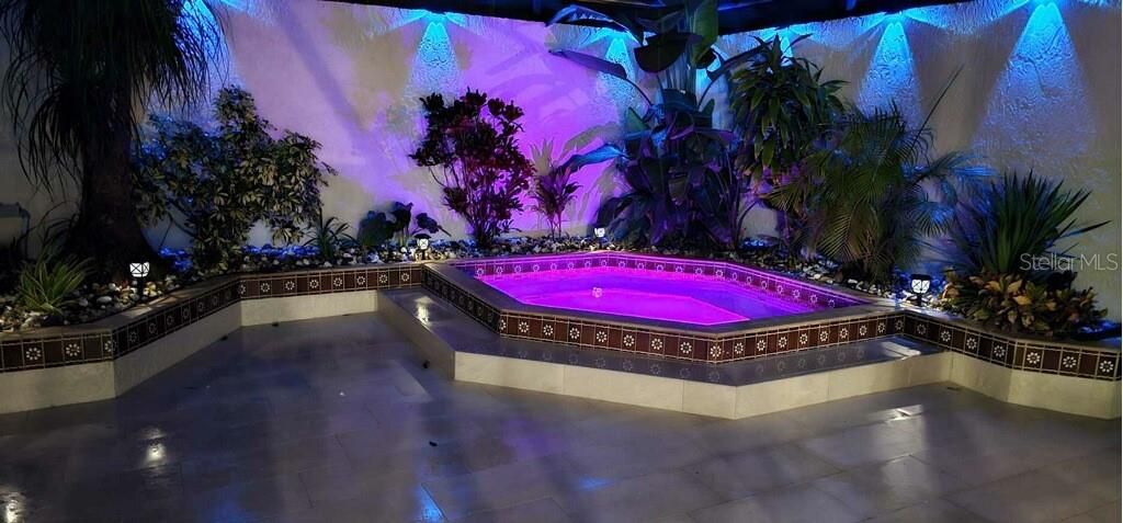 待售: $299,000 (2 贝兹, 2 浴室, 1300 平方英尺)