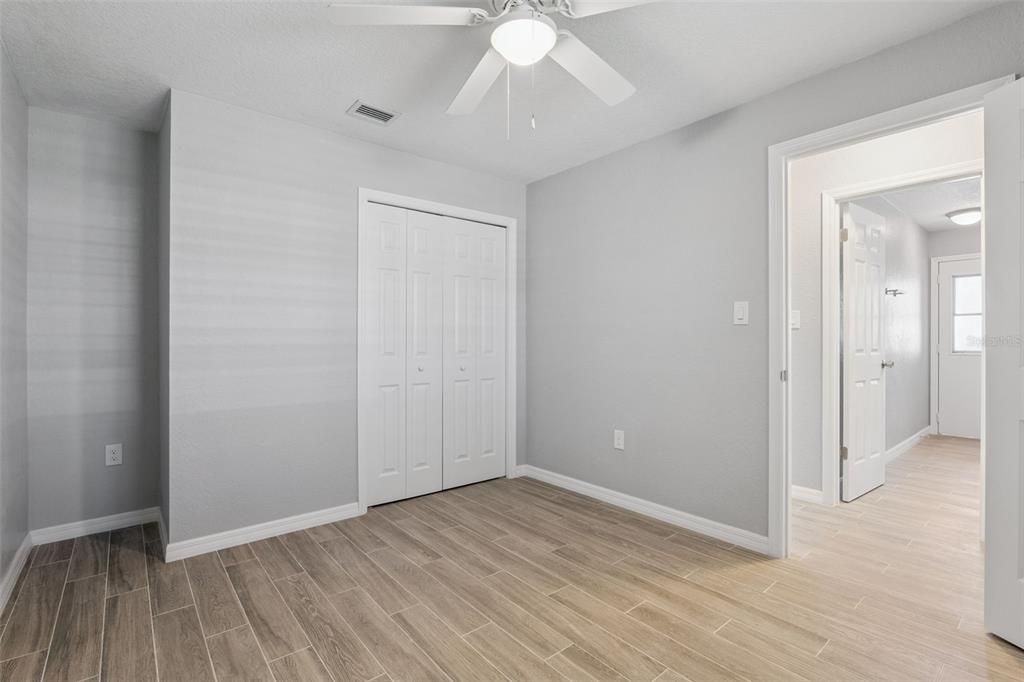 待售: $299,000 (2 贝兹, 2 浴室, 1300 平方英尺)