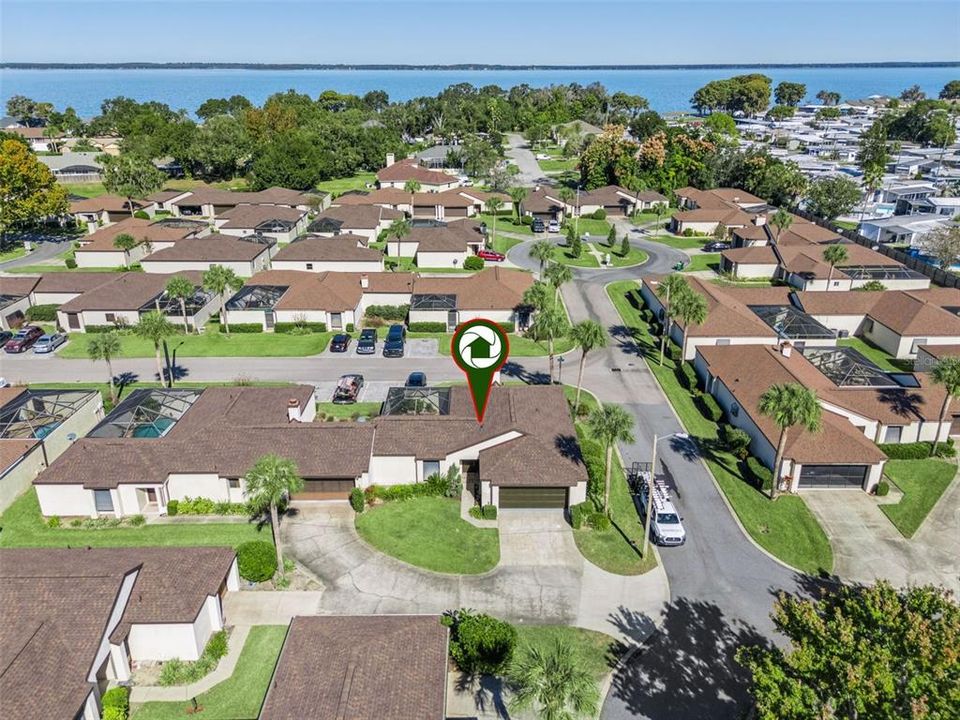 待售: $299,000 (2 贝兹, 2 浴室, 1300 平方英尺)