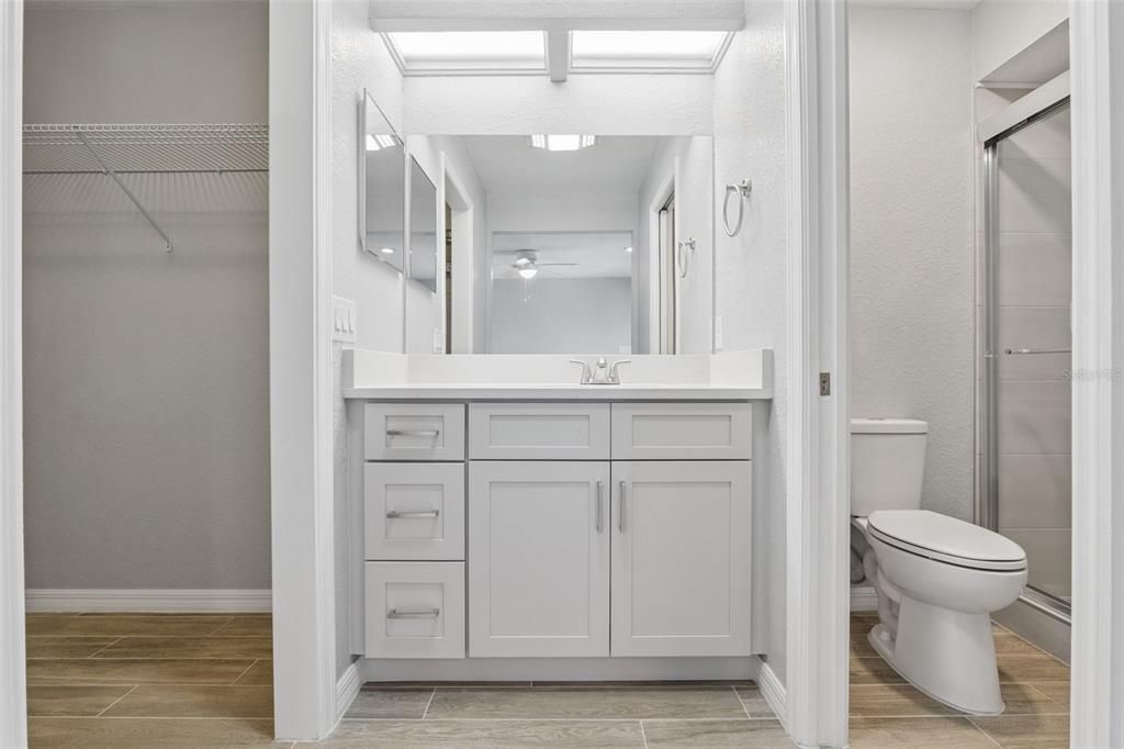 待售: $299,000 (2 贝兹, 2 浴室, 1300 平方英尺)