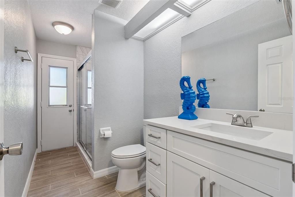 待售: $299,000 (2 贝兹, 2 浴室, 1300 平方英尺)