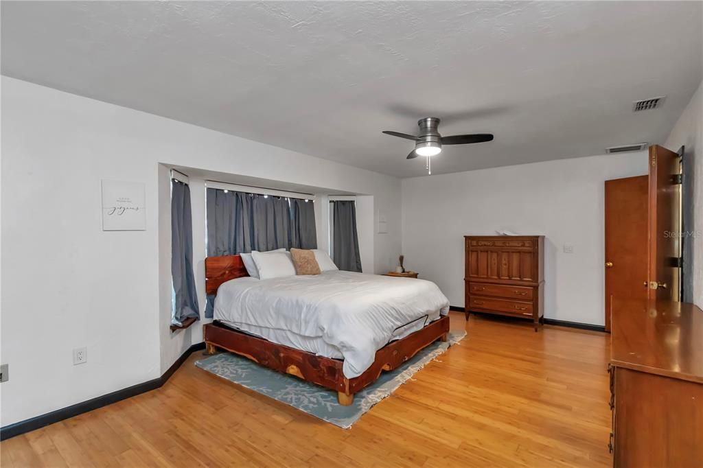 For Rent: $5,500 (3 beds, 2 baths, 2279 Square Feet)