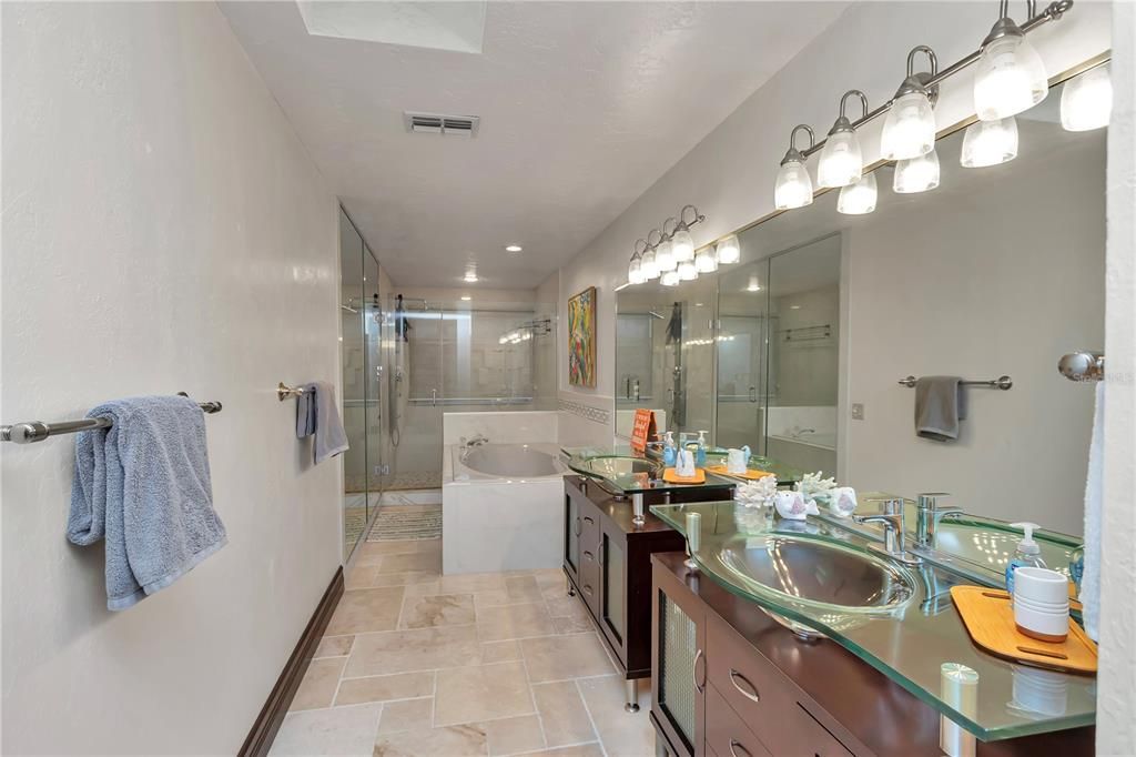 For Rent: $5,500 (3 beds, 2 baths, 2279 Square Feet)