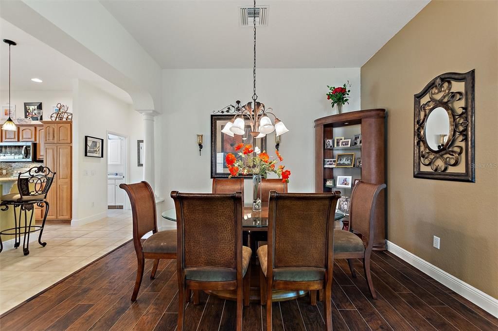 En Venta: $449,000 (3 camas, 2 baños, 1927 Pies cuadrados)