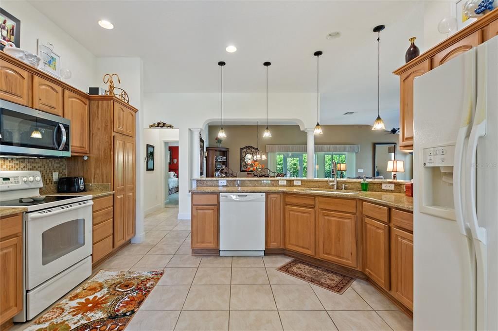 En Venta: $449,000 (3 camas, 2 baños, 1927 Pies cuadrados)