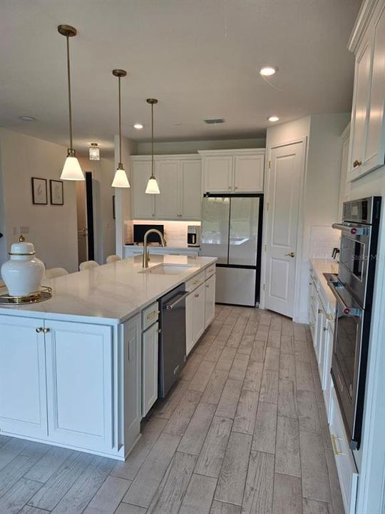 На продажу: $590,000 (4 спален, 2 ванн, 2820 Квадратных фут)