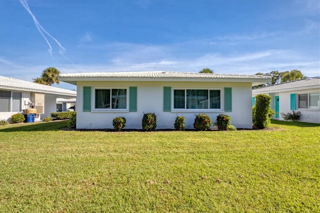 待售: $187,900 (1 贝兹, 1 浴室, 806 平方英尺)