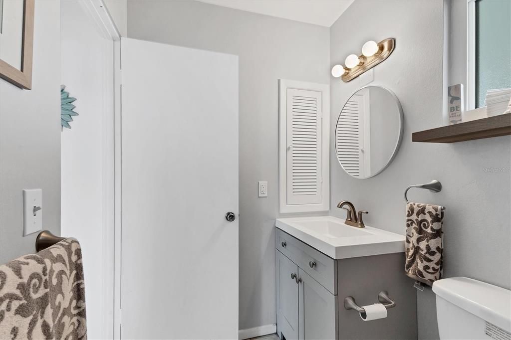 待售: $187,900 (1 贝兹, 1 浴室, 806 平方英尺)