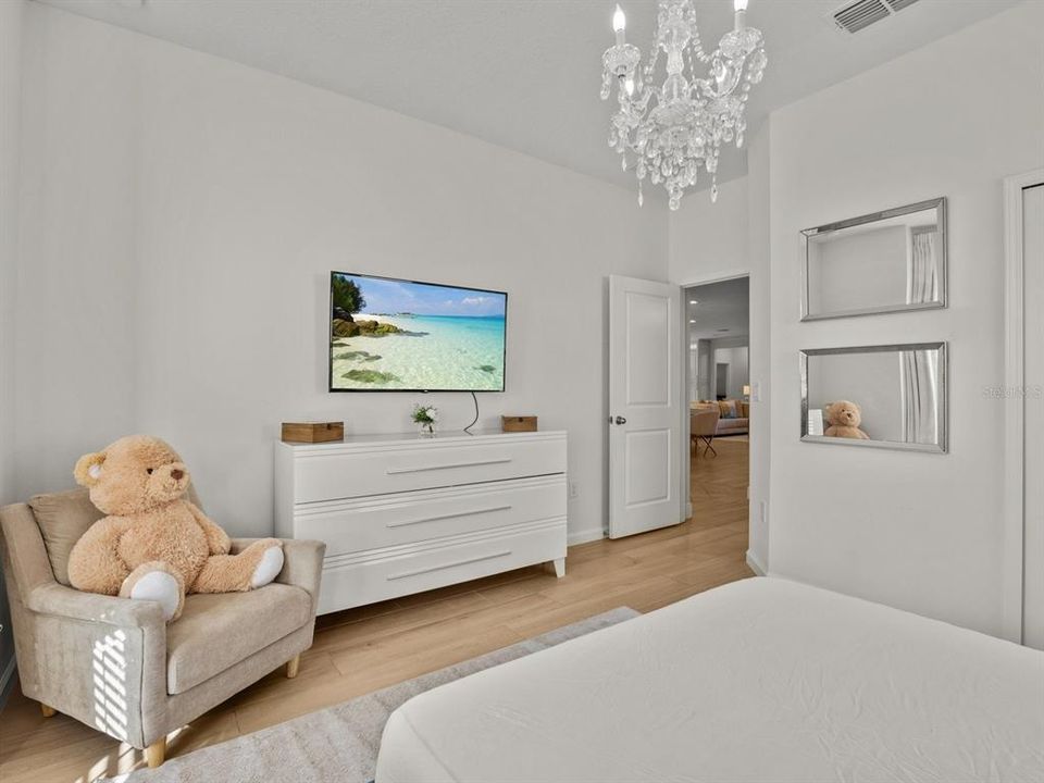 For Sale: $719,900 (5 beds, 4 baths, 2938 Square Feet)