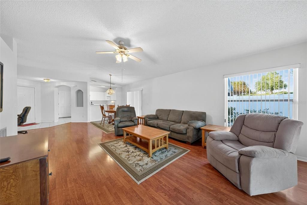 For Sale: $265,000 (2 beds, 2 baths, 1200 Square Feet)