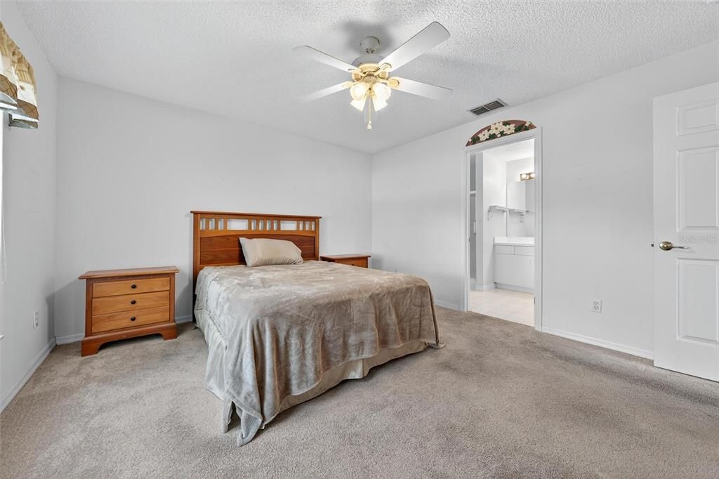 For Sale: $265,000 (2 beds, 2 baths, 1200 Square Feet)