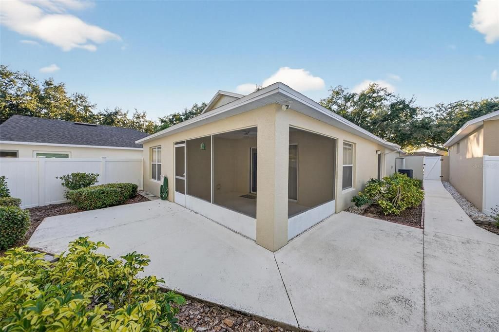 For Sale: $265,000 (2 beds, 2 baths, 1200 Square Feet)