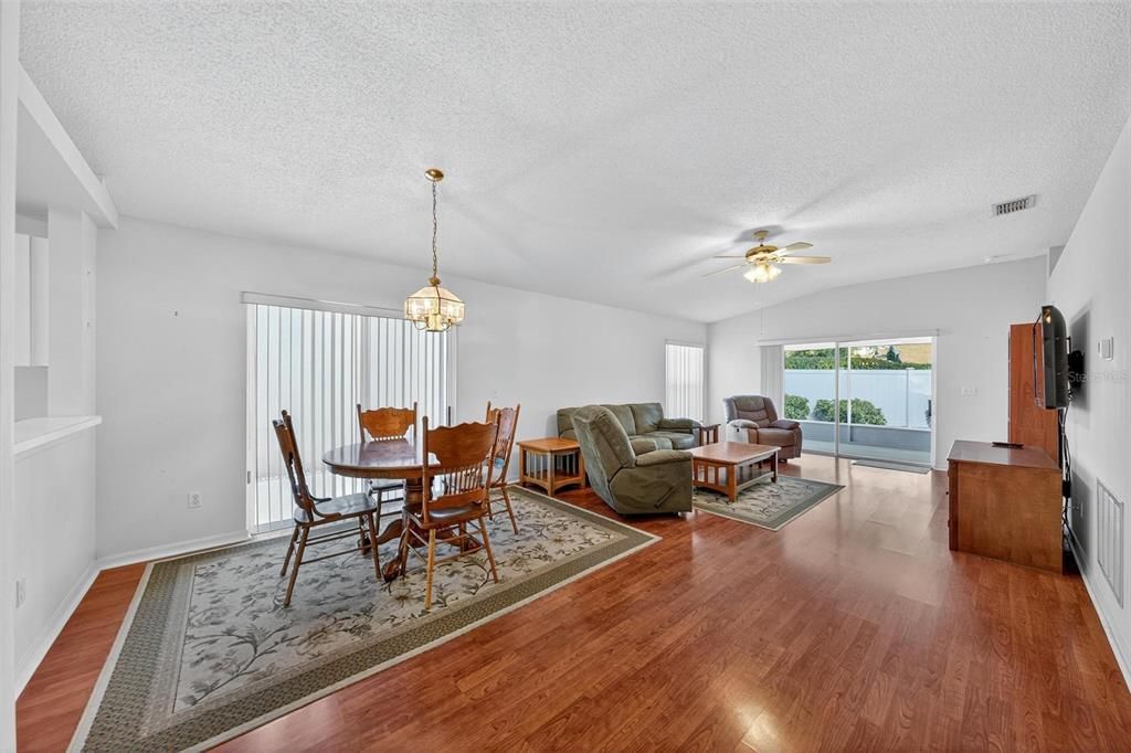 For Sale: $265,000 (2 beds, 2 baths, 1200 Square Feet)