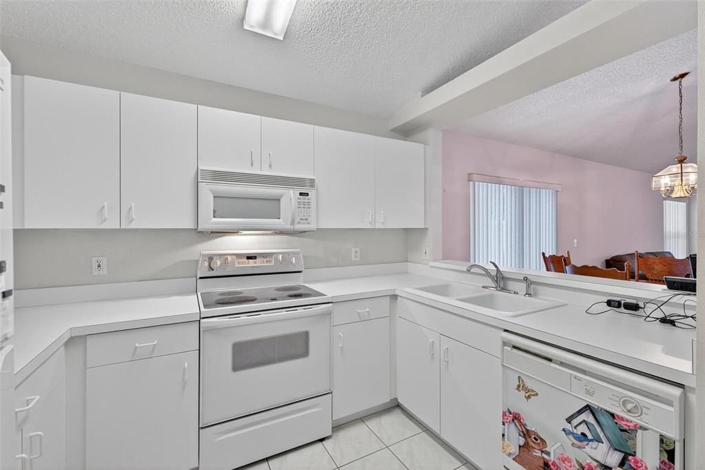 For Sale: $265,000 (2 beds, 2 baths, 1200 Square Feet)