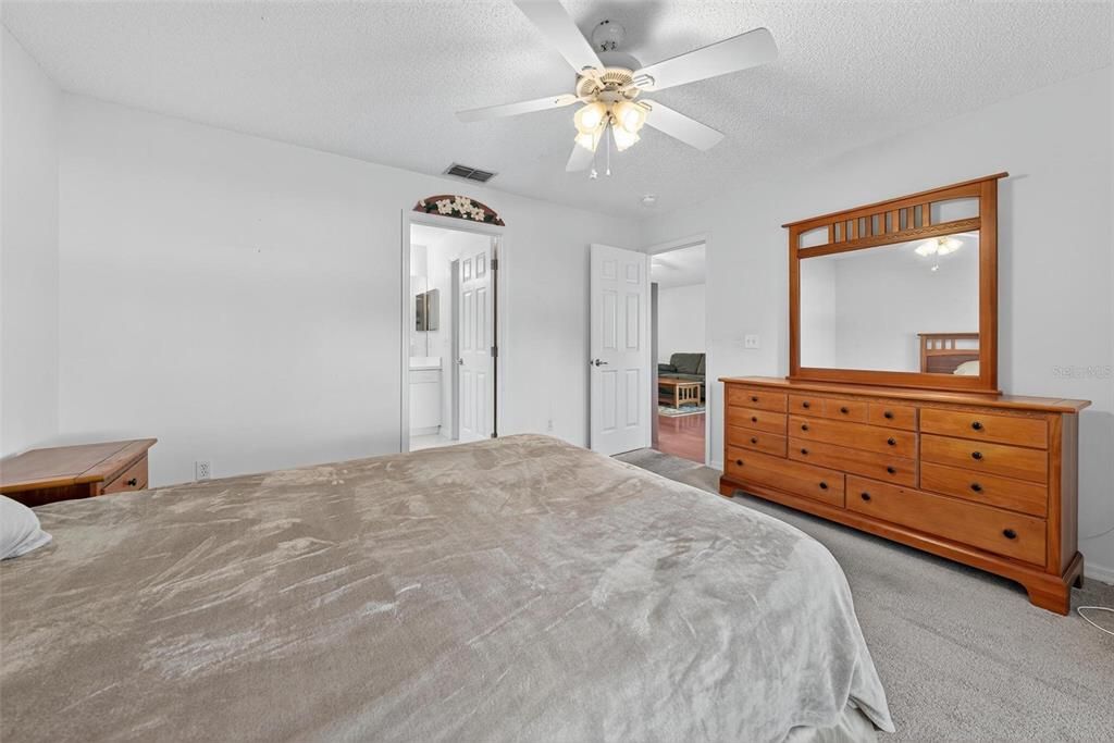 For Sale: $265,000 (2 beds, 2 baths, 1200 Square Feet)