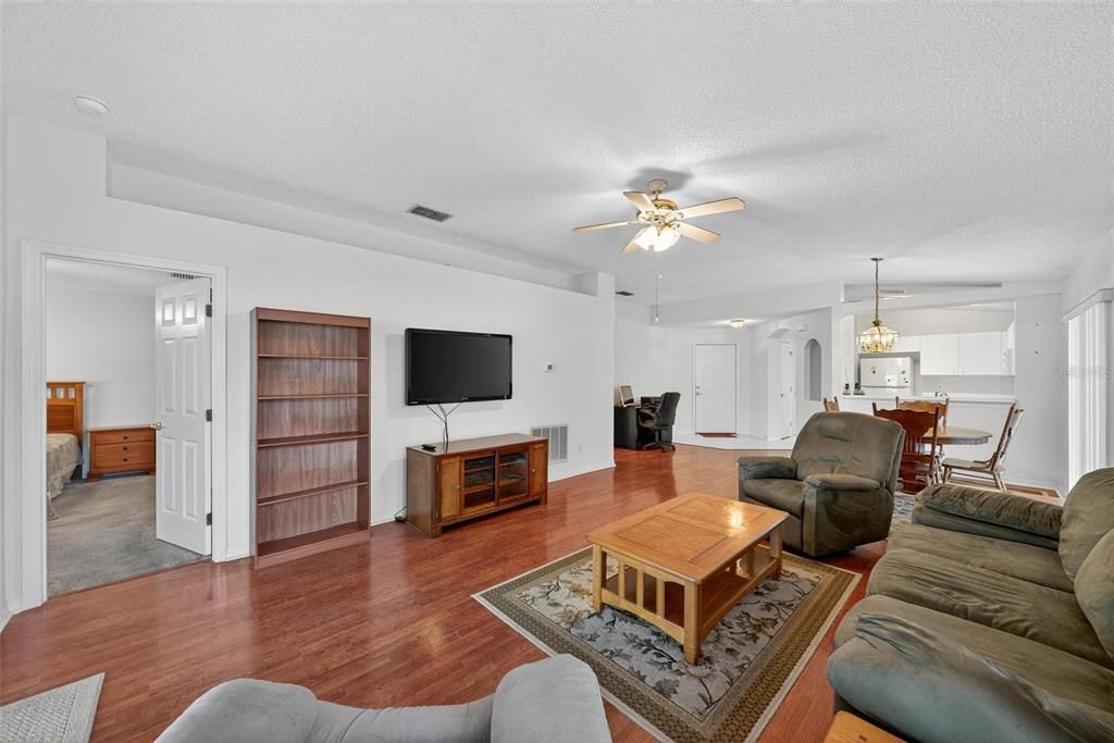 For Sale: $265,000 (2 beds, 2 baths, 1200 Square Feet)