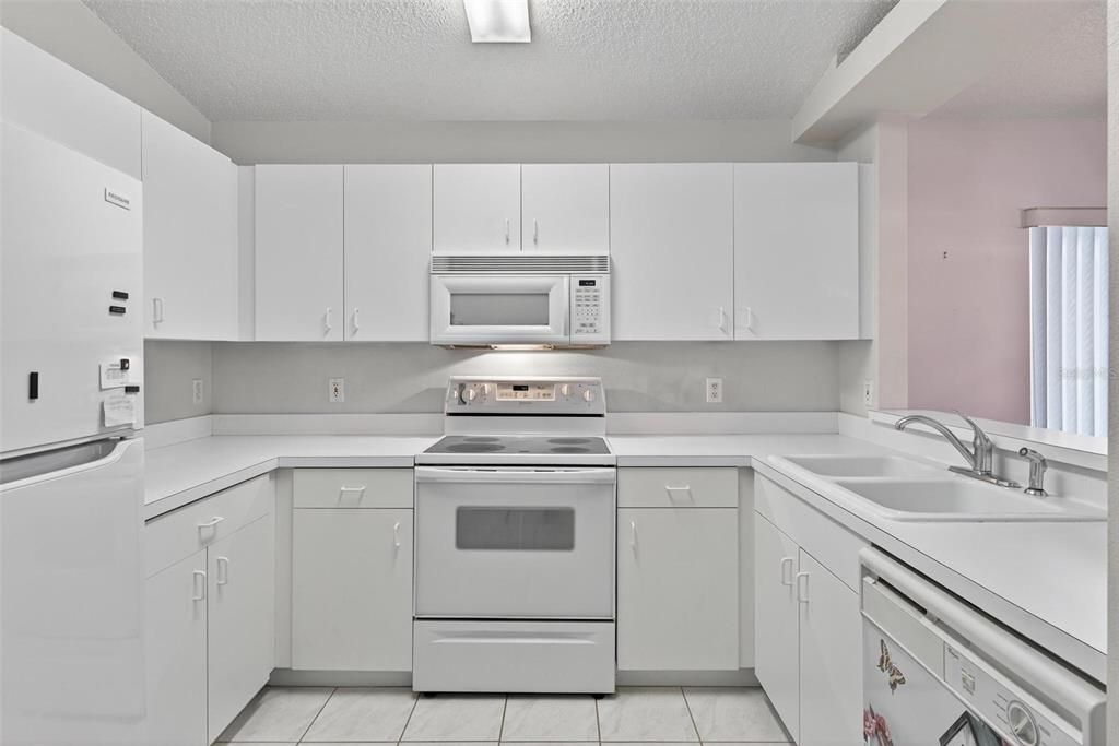 For Sale: $265,000 (2 beds, 2 baths, 1200 Square Feet)