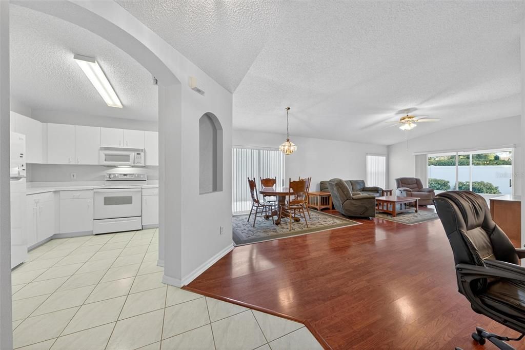 For Sale: $265,000 (2 beds, 2 baths, 1200 Square Feet)