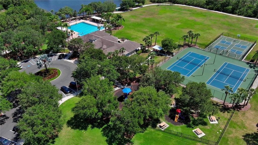 En Renta: $3,300 (4 camas, 2 baños, 3211 Pies cuadrados)