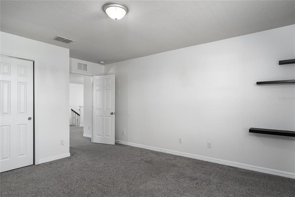 En Renta: $3,300 (4 camas, 2 baños, 3211 Pies cuadrados)