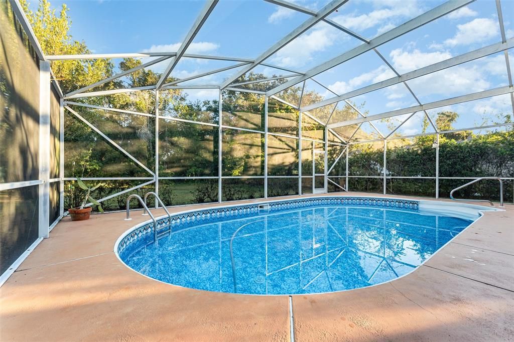 合同活跃: $415,000 (3 贝兹, 2 浴室, 1615 平方英尺)