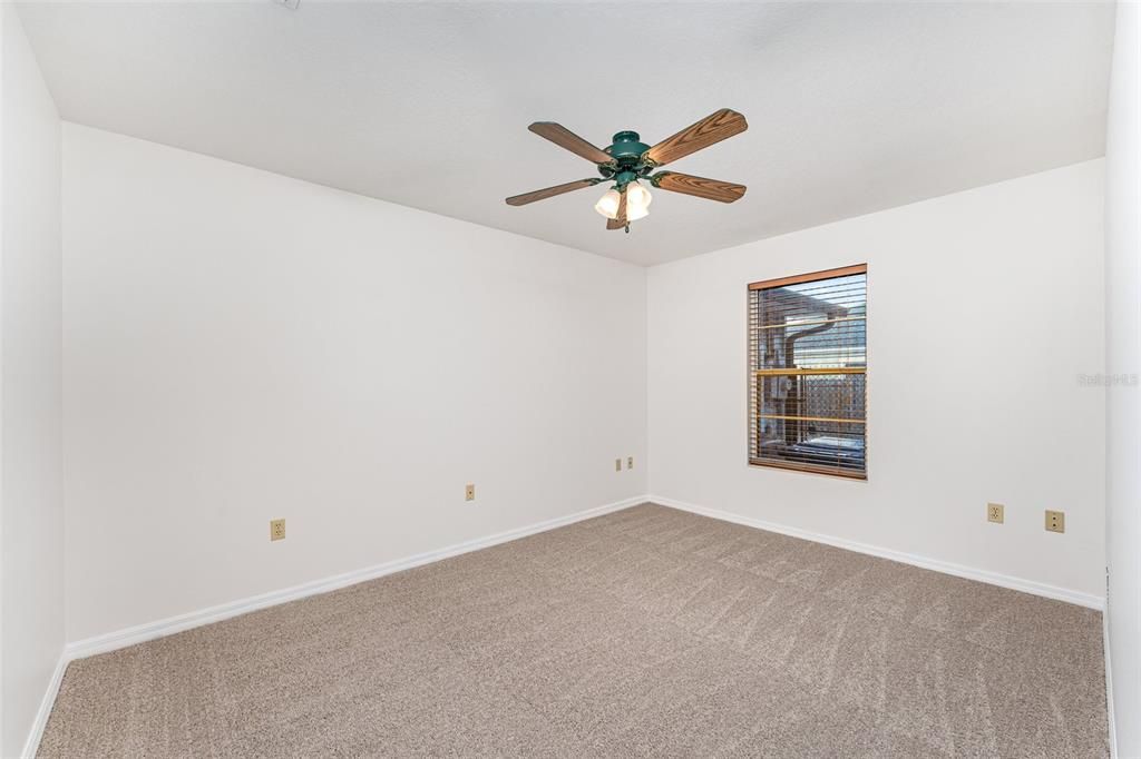 合同活跃: $415,000 (3 贝兹, 2 浴室, 1615 平方英尺)