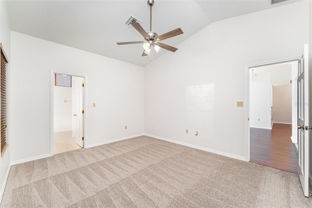 合同活跃: $415,000 (3 贝兹, 2 浴室, 1615 平方英尺)