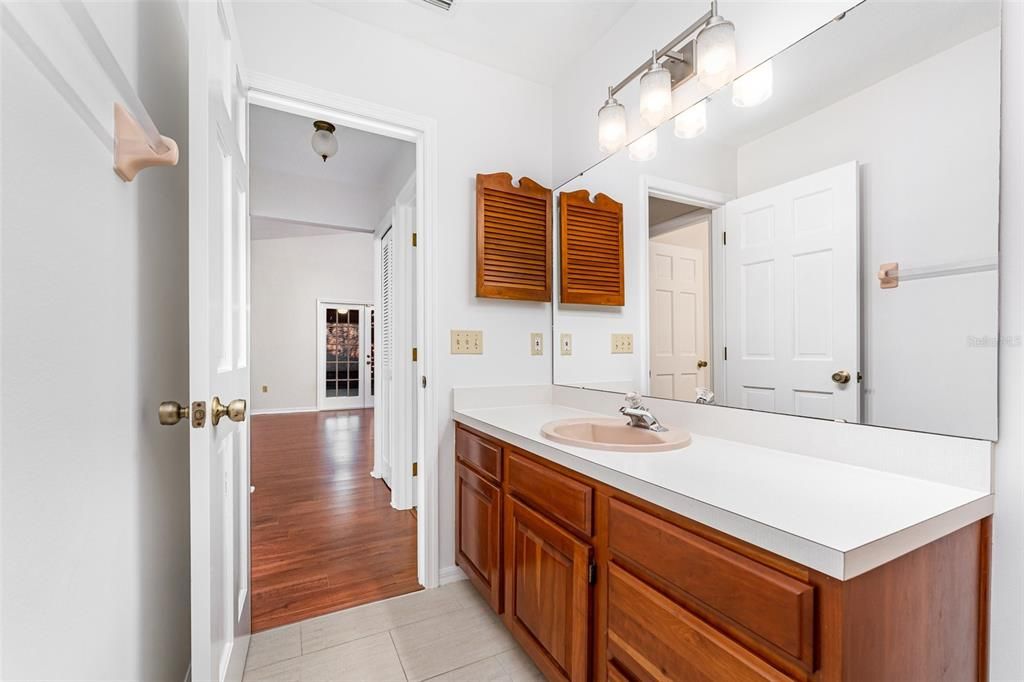 合同活跃: $415,000 (3 贝兹, 2 浴室, 1615 平方英尺)