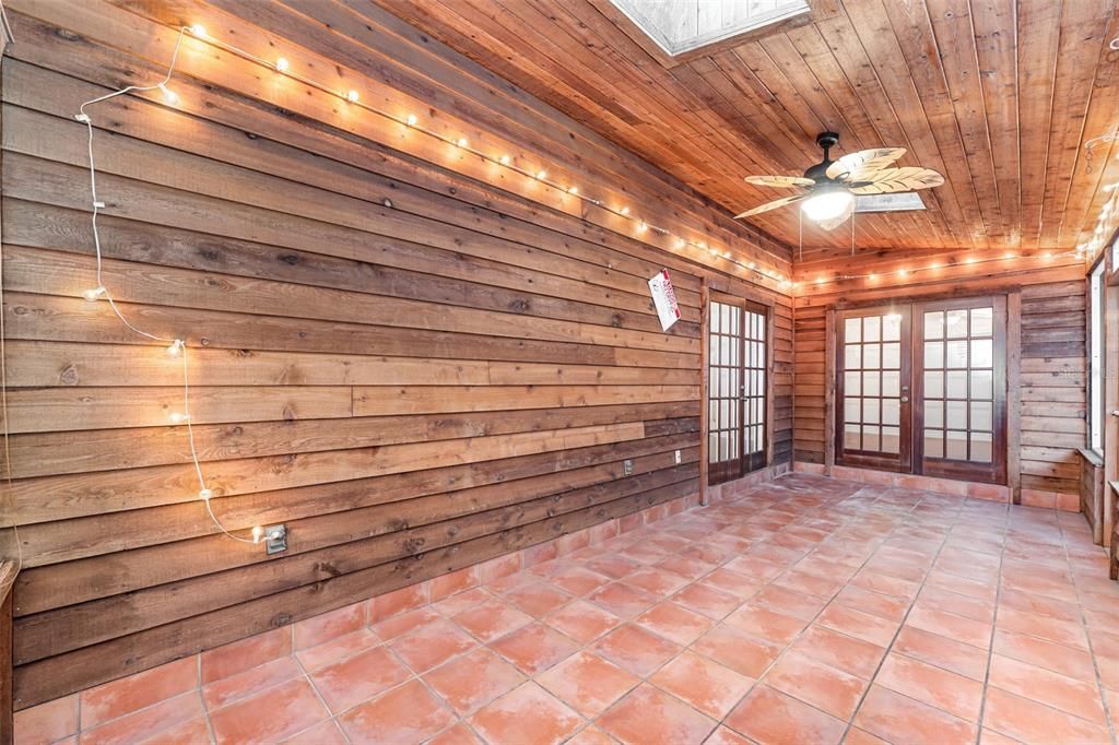 合同活跃: $415,000 (3 贝兹, 2 浴室, 1615 平方英尺)