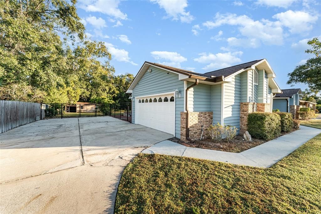 合同活跃: $415,000 (3 贝兹, 2 浴室, 1615 平方英尺)