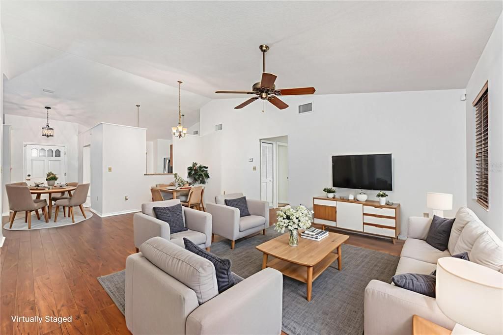 合同活跃: $415,000 (3 贝兹, 2 浴室, 1615 平方英尺)