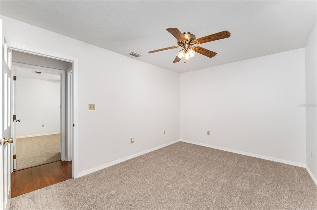 合同活跃: $415,000 (3 贝兹, 2 浴室, 1615 平方英尺)