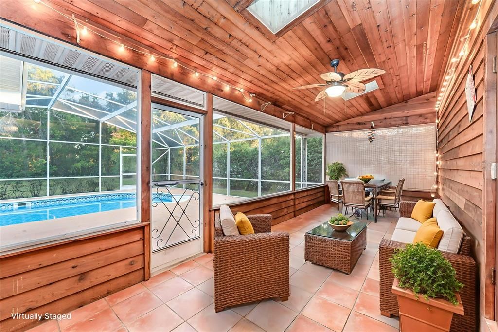 合同活跃: $415,000 (3 贝兹, 2 浴室, 1615 平方英尺)