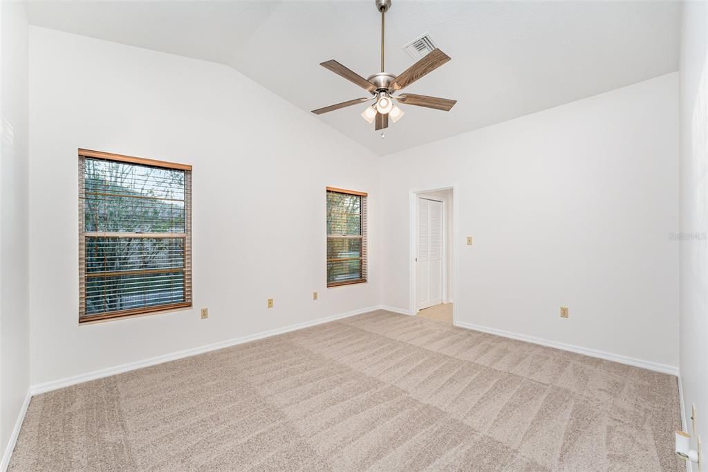 合同活跃: $415,000 (3 贝兹, 2 浴室, 1615 平方英尺)