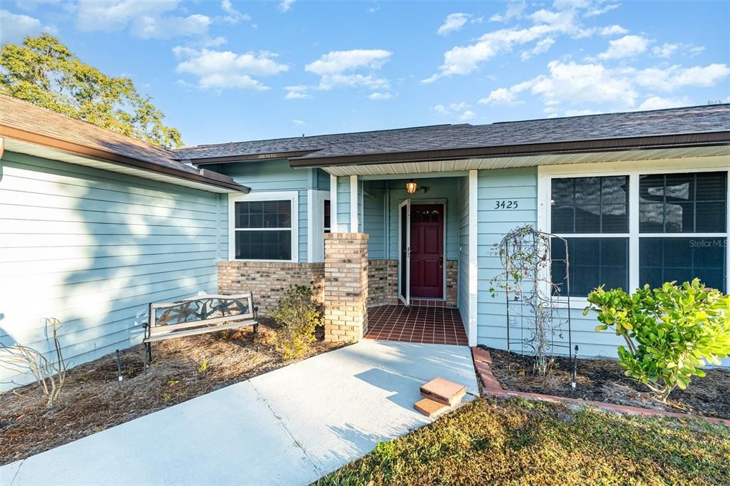 合同活跃: $415,000 (3 贝兹, 2 浴室, 1615 平方英尺)